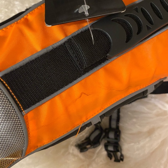 BNWT Silver Paw dog life jacket in small suitable for smaller dogs!! - Picture 9 of 9